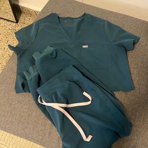 Figs Caribbean Blue set, XL Zamora High Waisted Jogger, Catarina Top